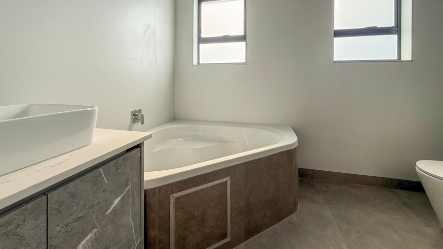 5 Bedroom Property for Sale in Leloko Lifestyle Estate North West